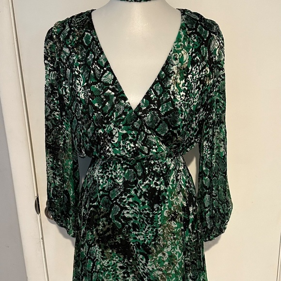 Alice + Olivia Printed Wrap Dress - Size 6 - NEW With Tags. - Picture 2 of 16